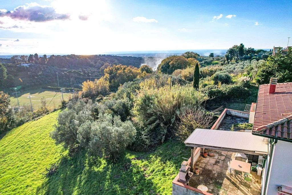 Property photo 3 of 47