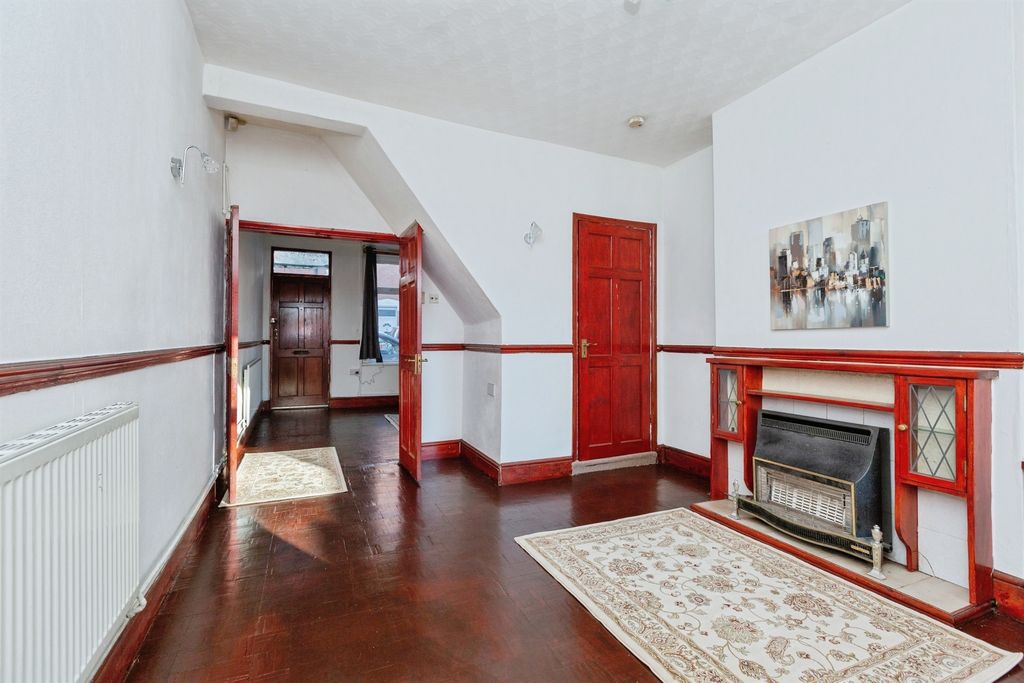 Property photo 2 of 19