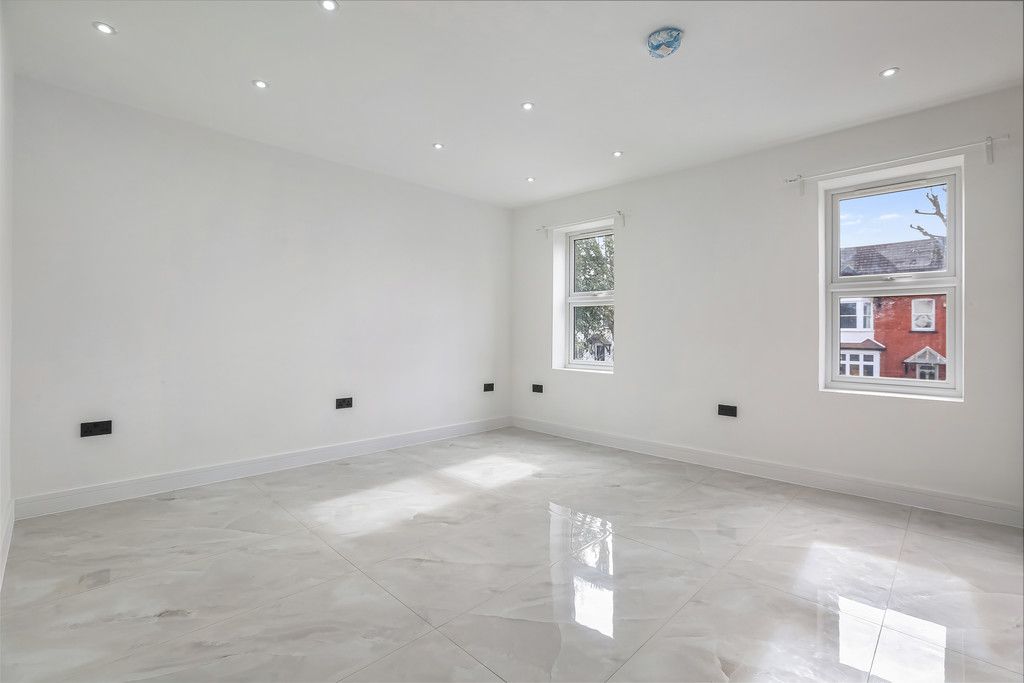 Property photo 2 of 27
