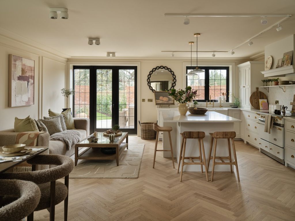 Property photo 2 of 19 Show Home
