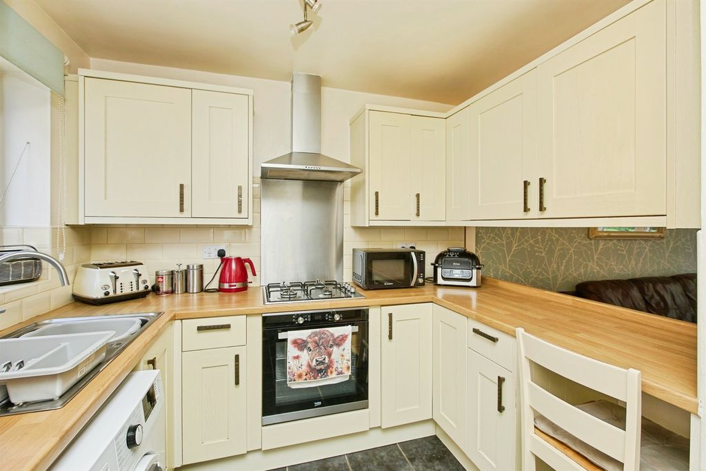 Property photo 2 of 12