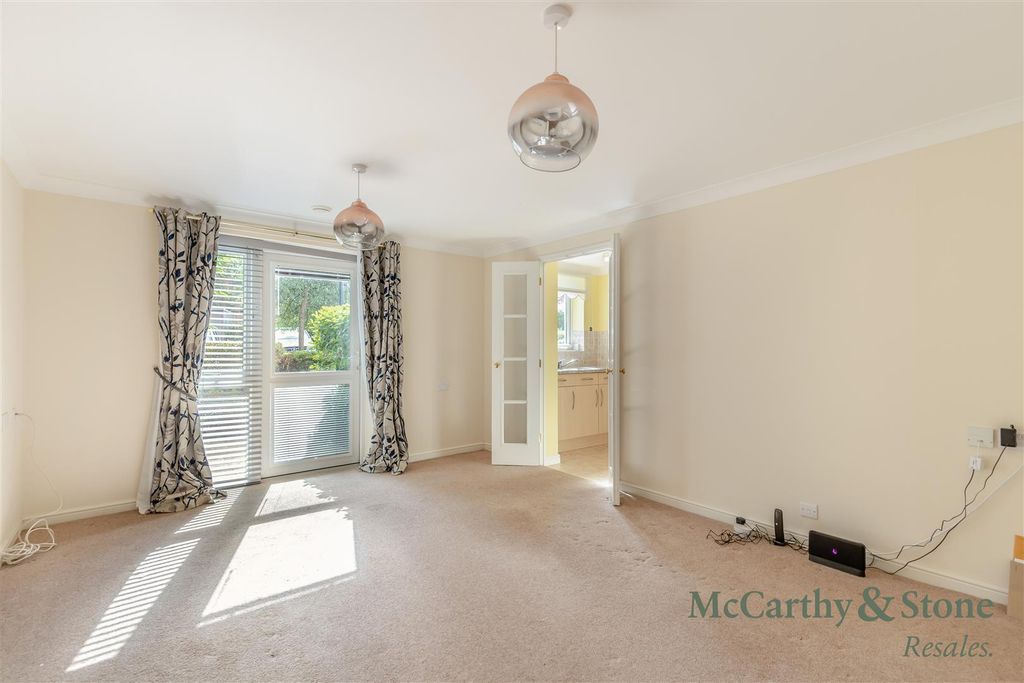 Property photo 2 of 39 8703626-Interior06.Jpg