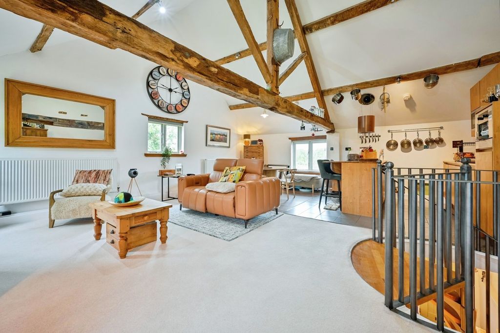 Property photo 2 of 20