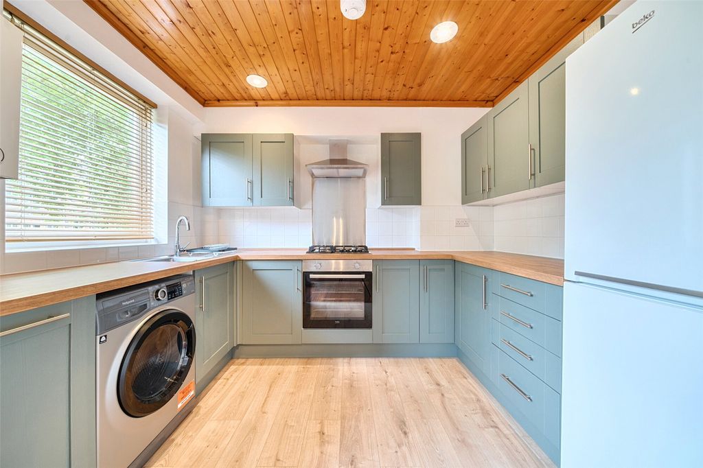 Property photo 3 of 10 Kitchen