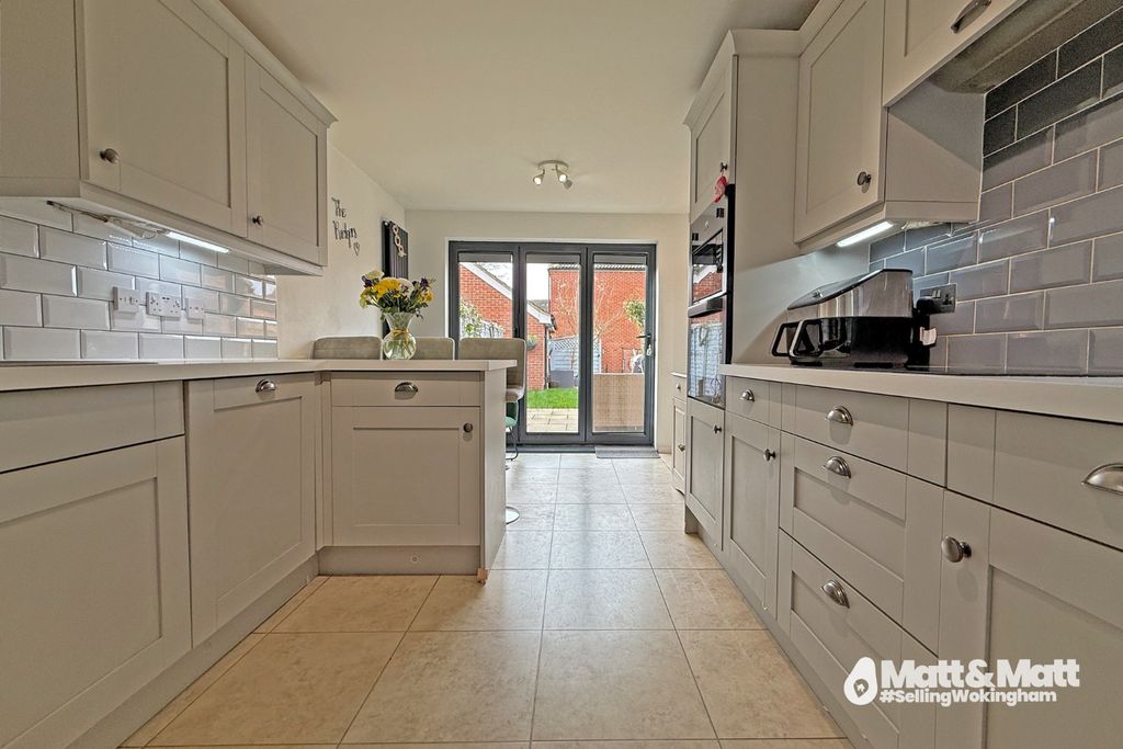 Property photo 2 of 13 4227043