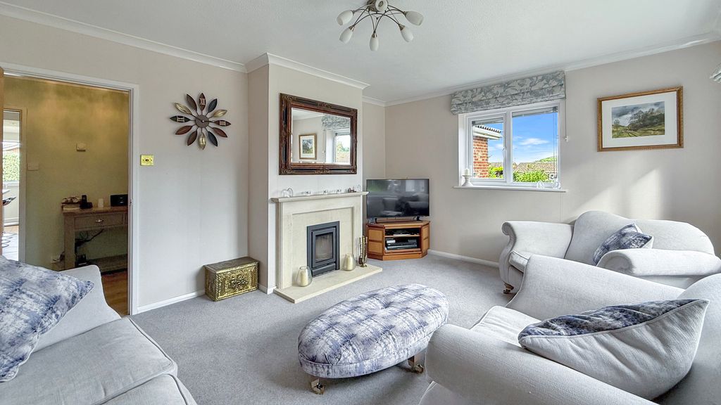 Property photo 3 of 20 Lounge