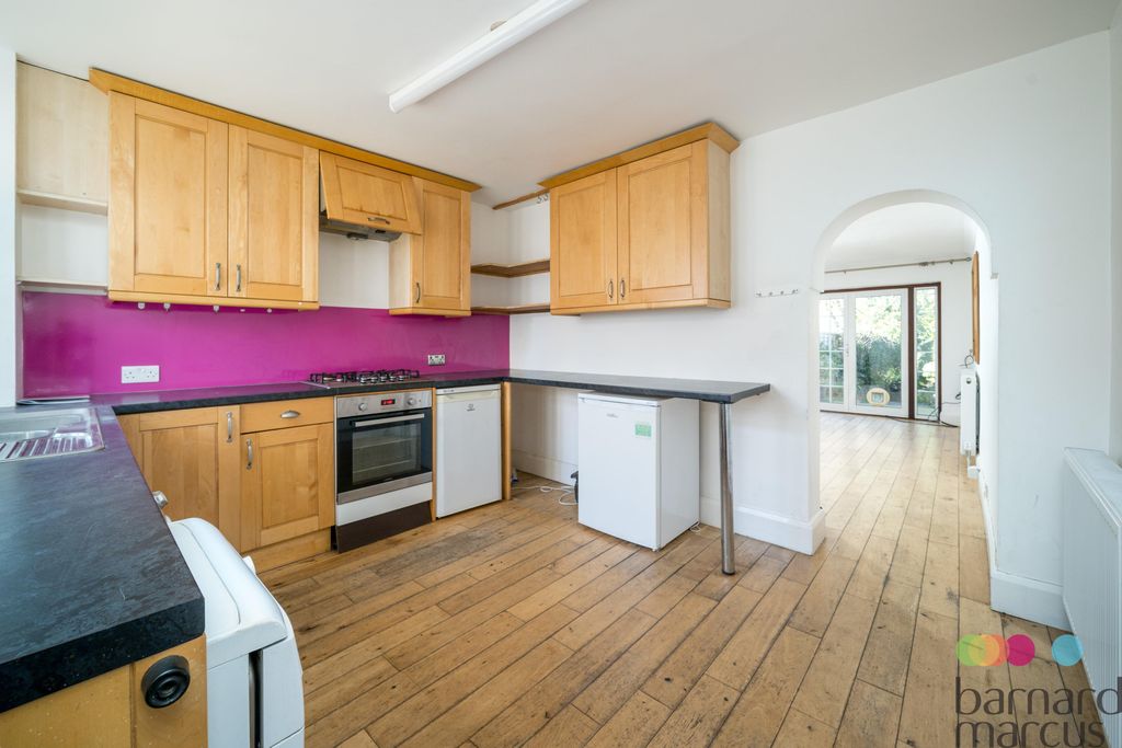 Property photo 3 of 17 Kitchen