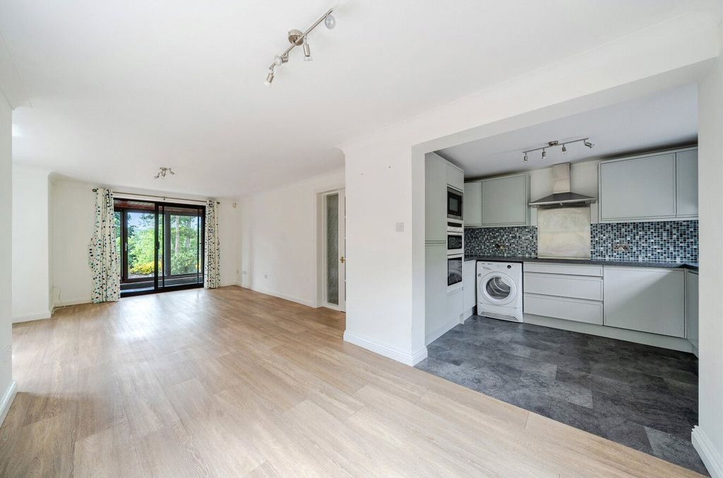 2 bed flat for saleSt Leonards, Exeter EX2 photo 4