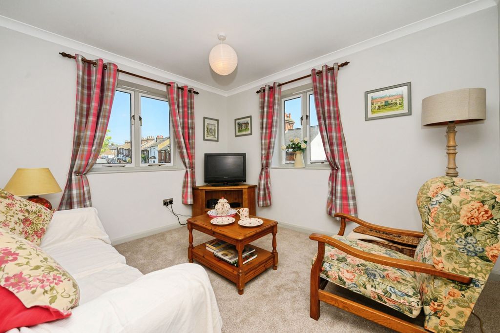 Property photo 3 of 20 Sitting Room