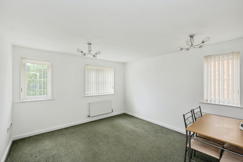 Property photo 3 of 17 Photo