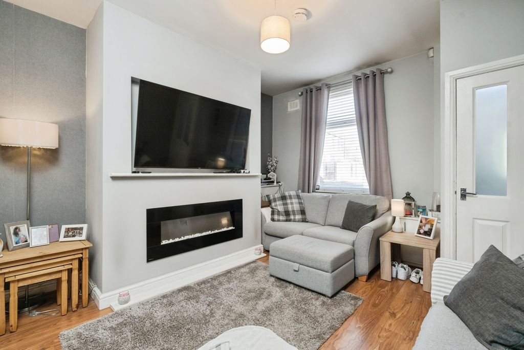 Property photo 2 of 17 Photo