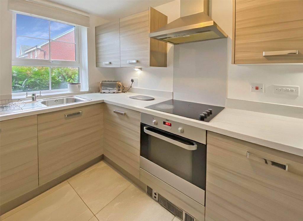 Property photo 2 of 7 Kitchen