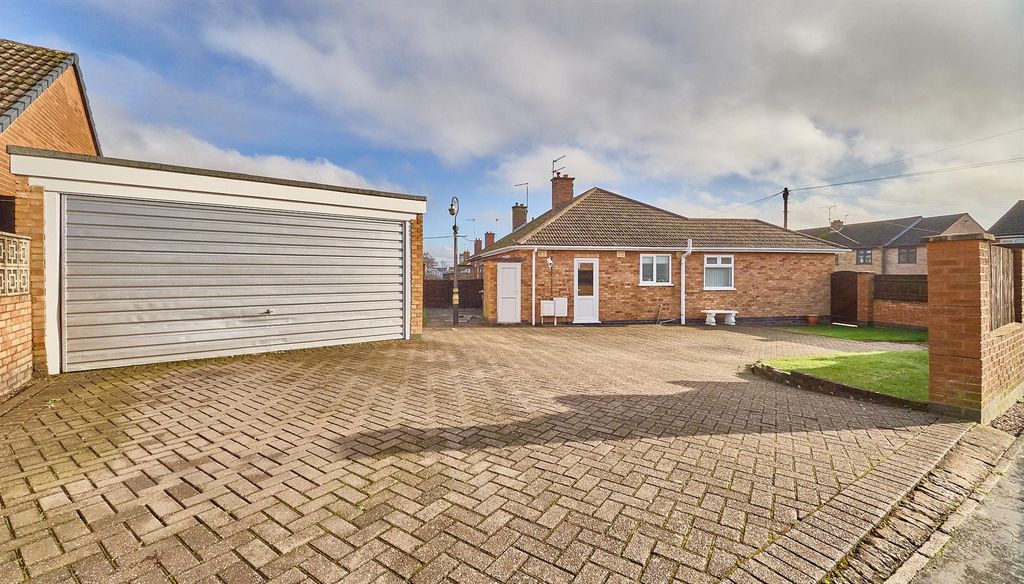 Property photo 2 of 11 Cedar Road Es 12.Jpg