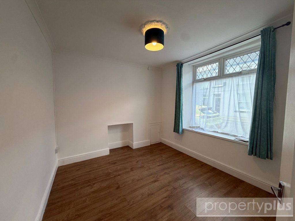 Property photo 1 of 12 Picture No. 18