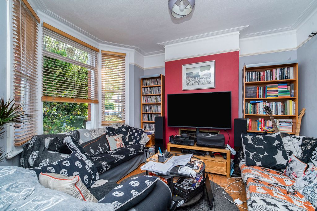 Property photo 2 of 10 Pbox-Img.Jpg