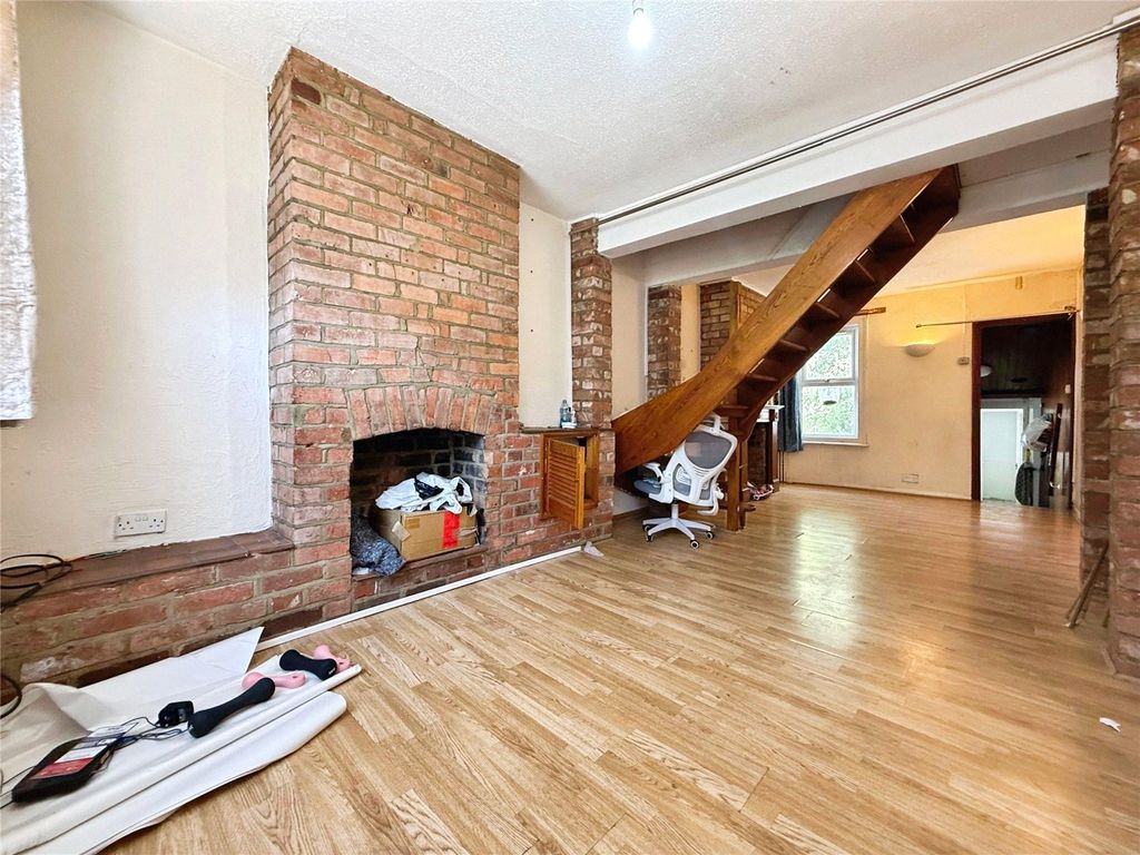 Property photo 2 of 9 2