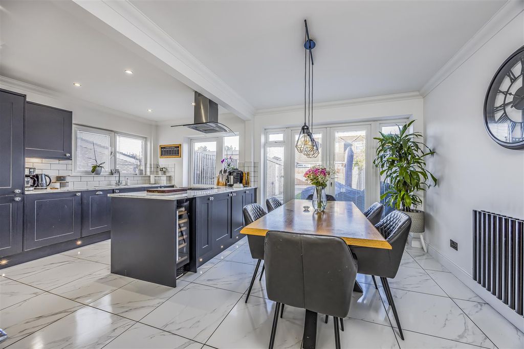 Property photo 1 of 26 9 Penhurst Road, Havant-Porticomarketing-Soldby-15