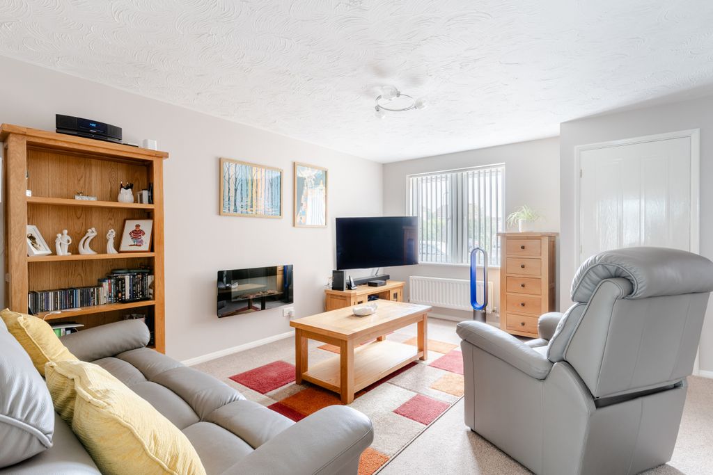 Property photo 3 of 12 A7406578-Hdr-1