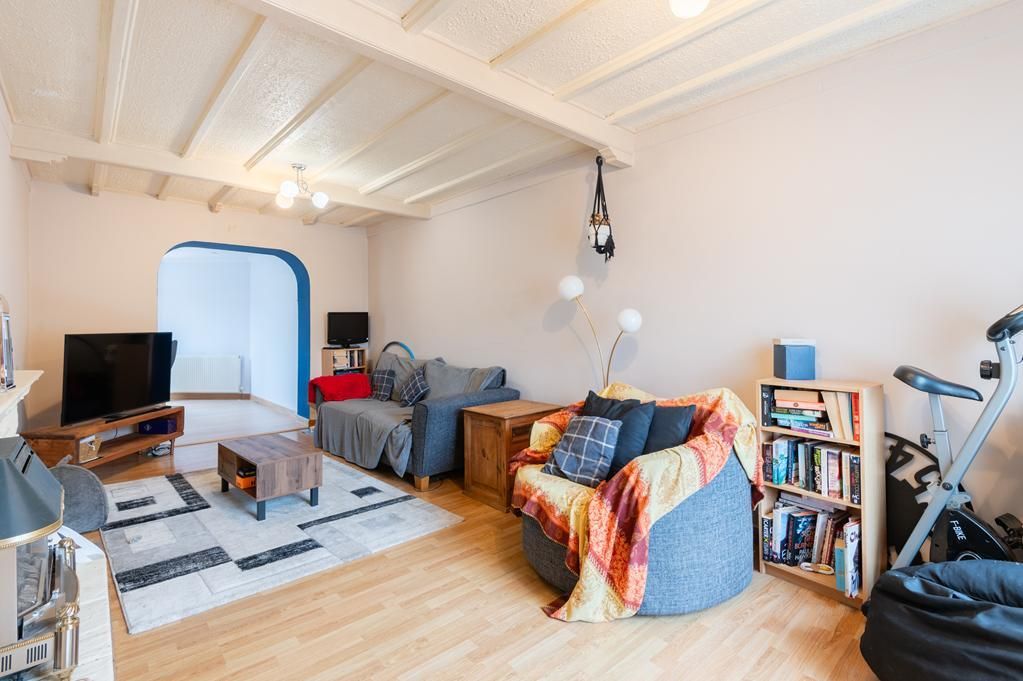 Property photo 3 of 15 Lev1458Pem Lounge Again.Jpg