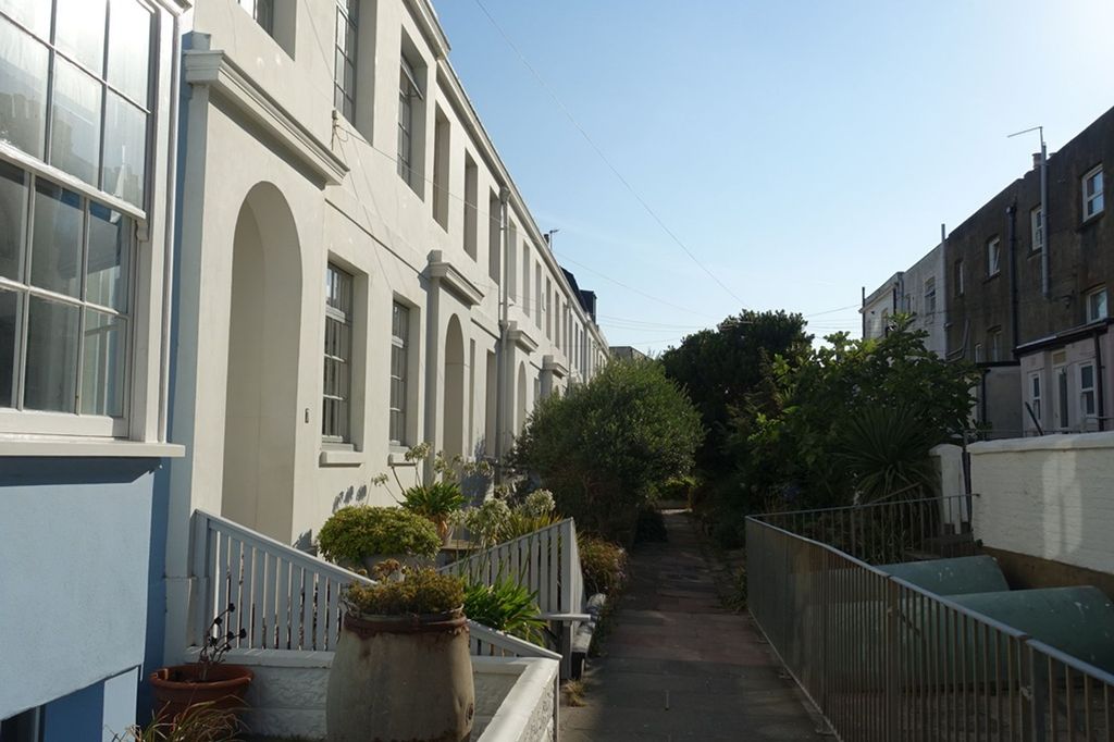 Property photo 3 of 24 Approach Via Undercliff Terrace