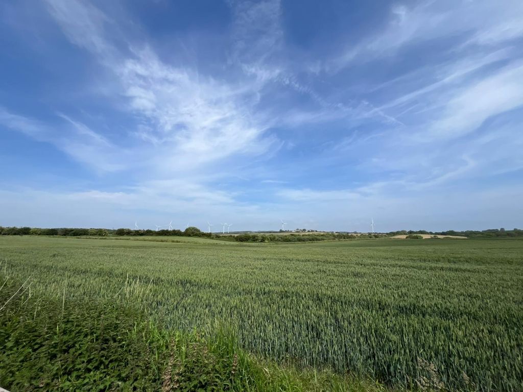 Property photo 2 of 13 7c606E13-c969-494E-Aac5-437E962Cad7B