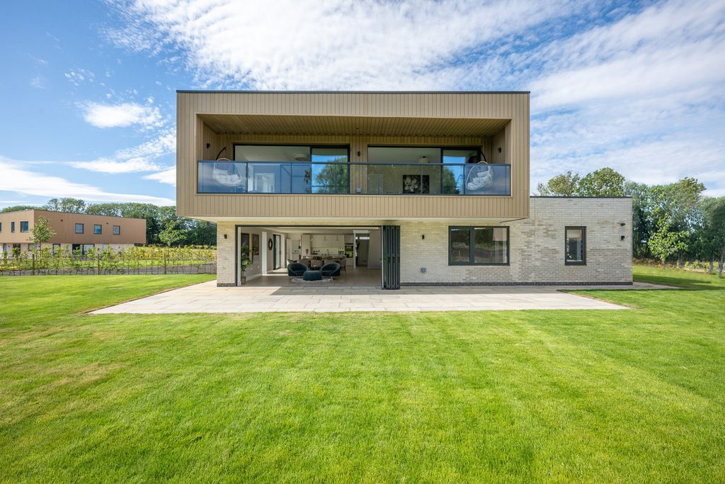 Property photo 3 of 43