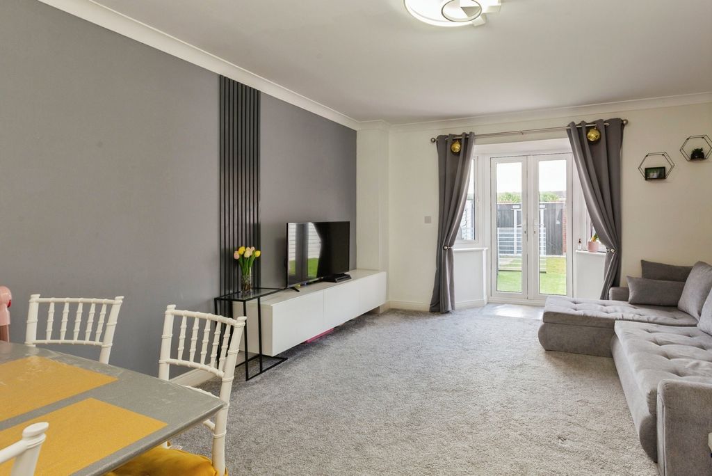 Property photo 2 of 14 Photo