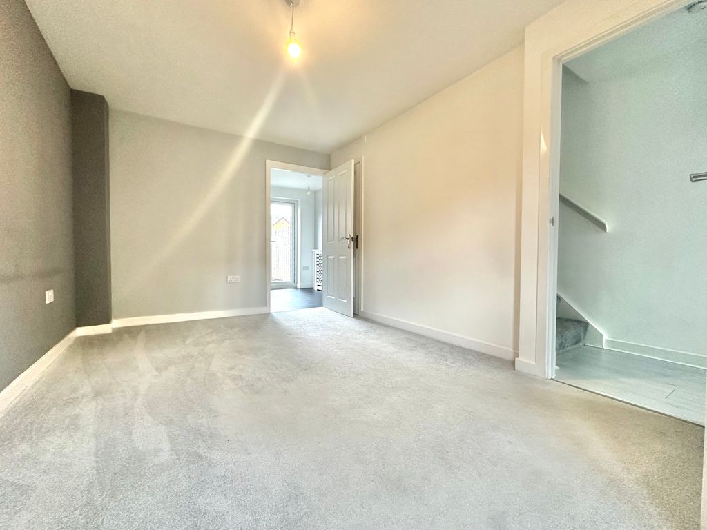 Property photo 3 of 11 Living Room