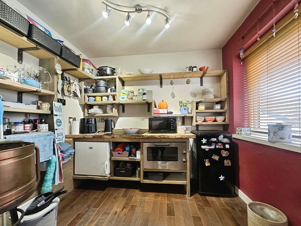 Property photo 3 of 11 Photo 11