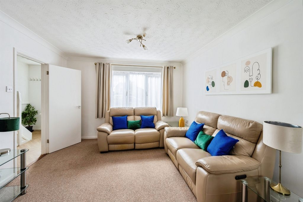 Property photo 2 of 16