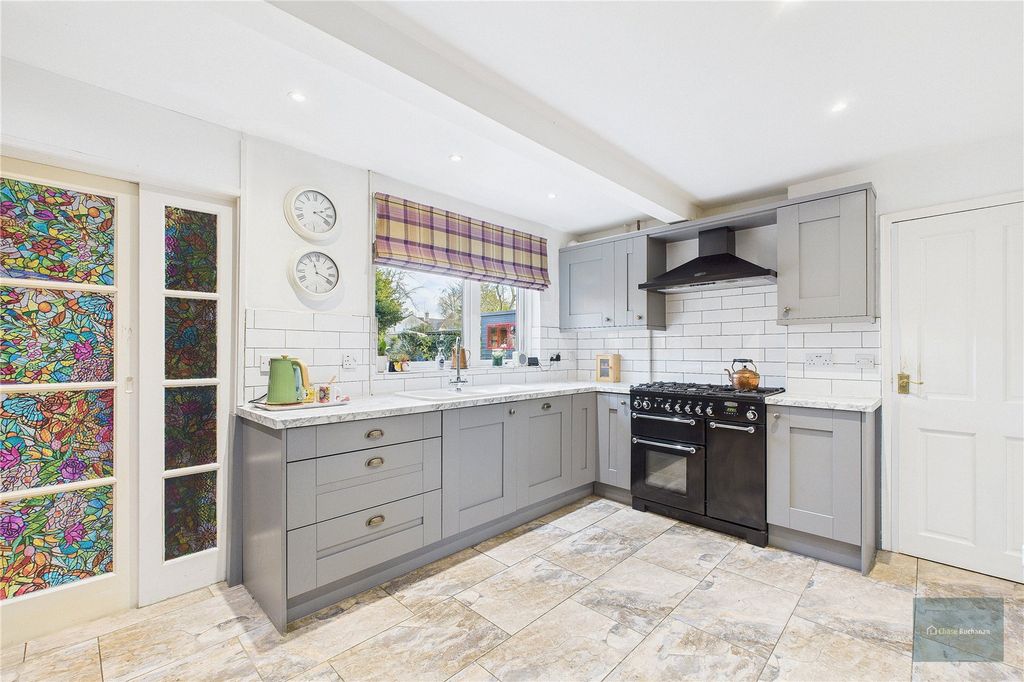 Property photo 2 of 27 Picture No. 29