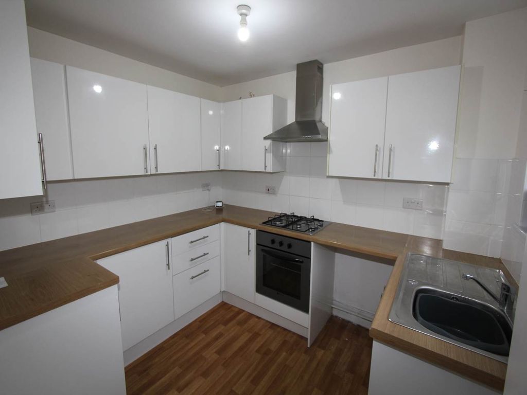 Property photo 2 of 7 Kitchen