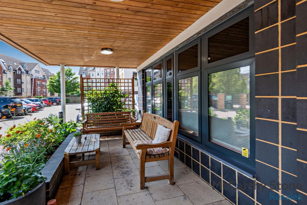 Property photo 1 of 25 8652142-Exterior01-800.Jpg