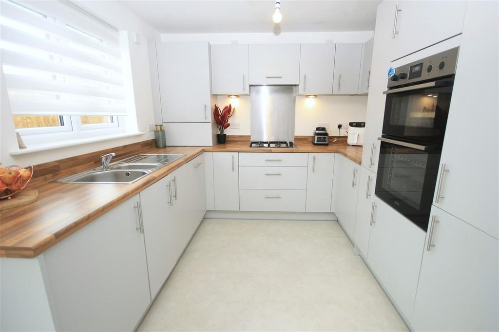Property photo 2 of 15 Kitchen