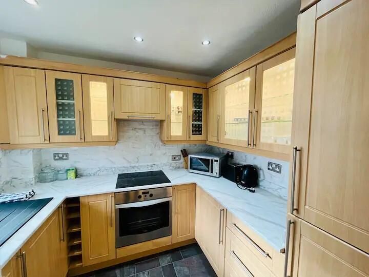 Property photo 2 of 8 Kitchen