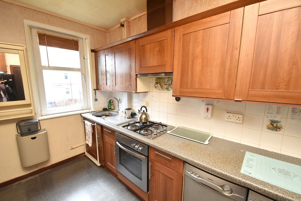 Property photo 3 of 14 4746713