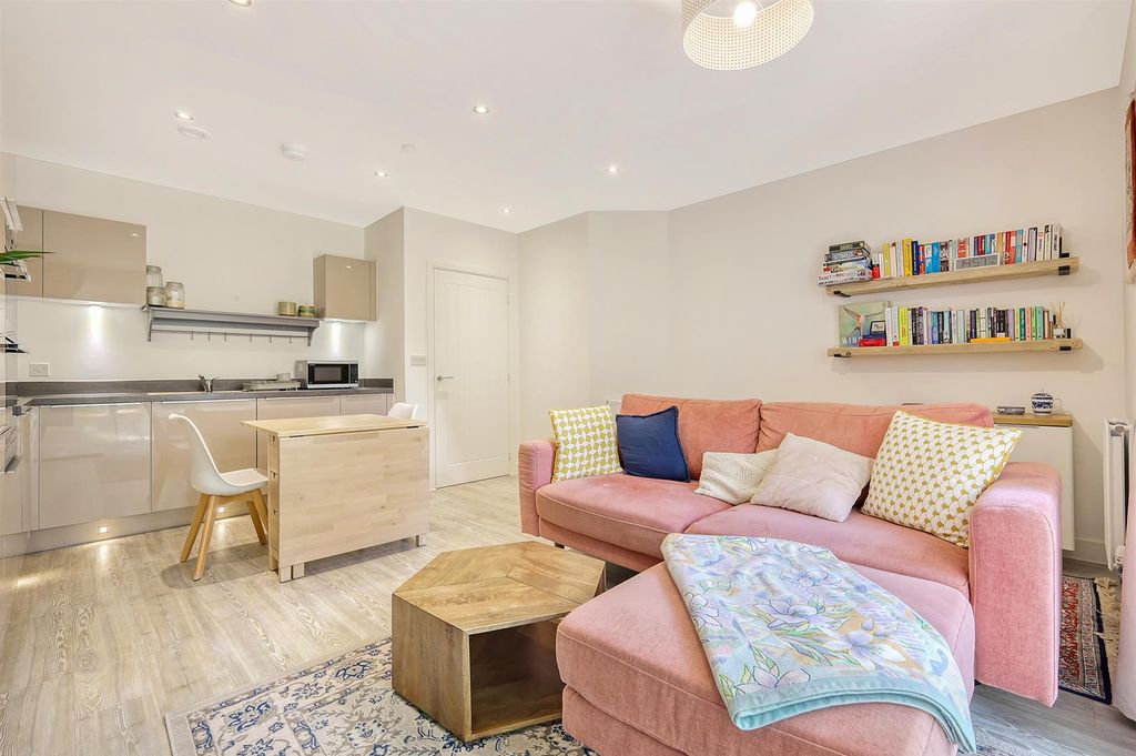 Property photo 2 of 14 12