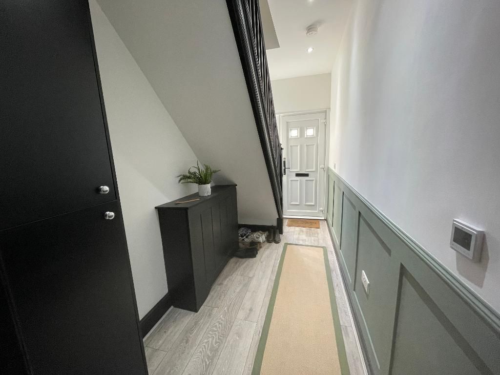 Property photo 3 of 21 Entrance Hall