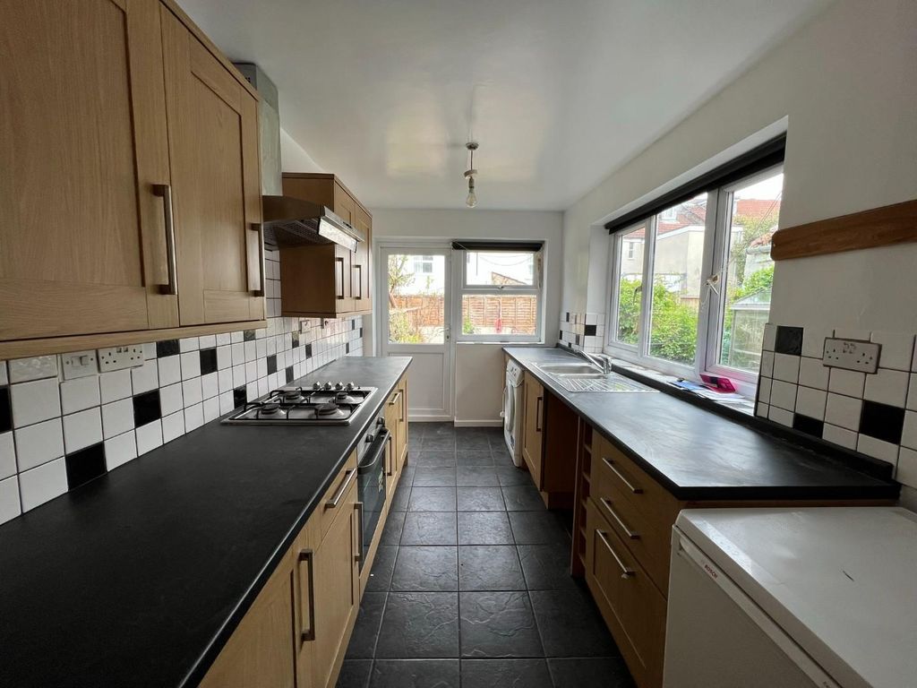 Property photo 2 of 9 Kitchen.Jpeg