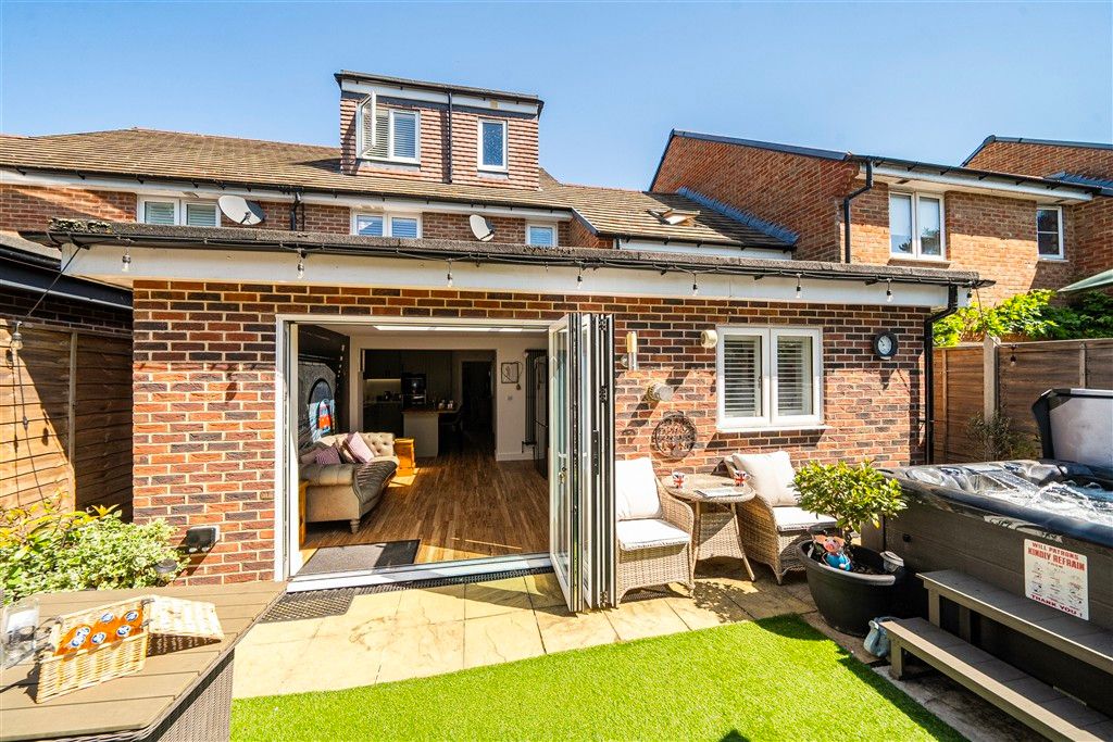 Property photo 2 of 18 Rear Extension N