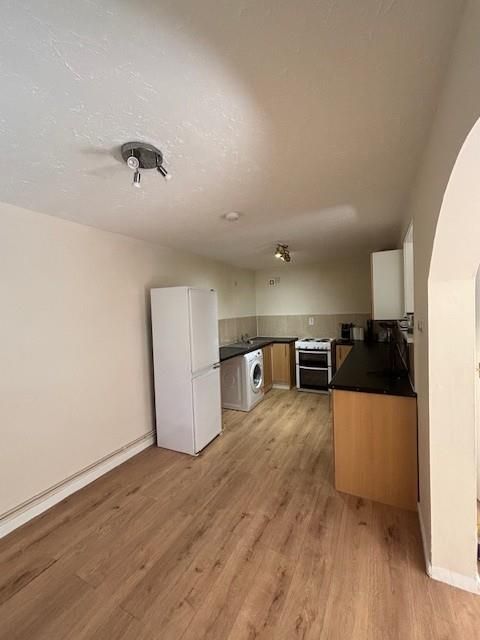 Property photo 3 of 14 Kitchen 2.Jpg