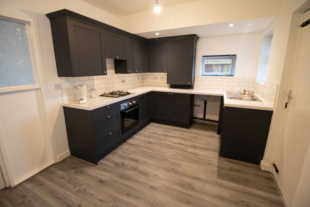 Property photo 3 of 14 Kitchen