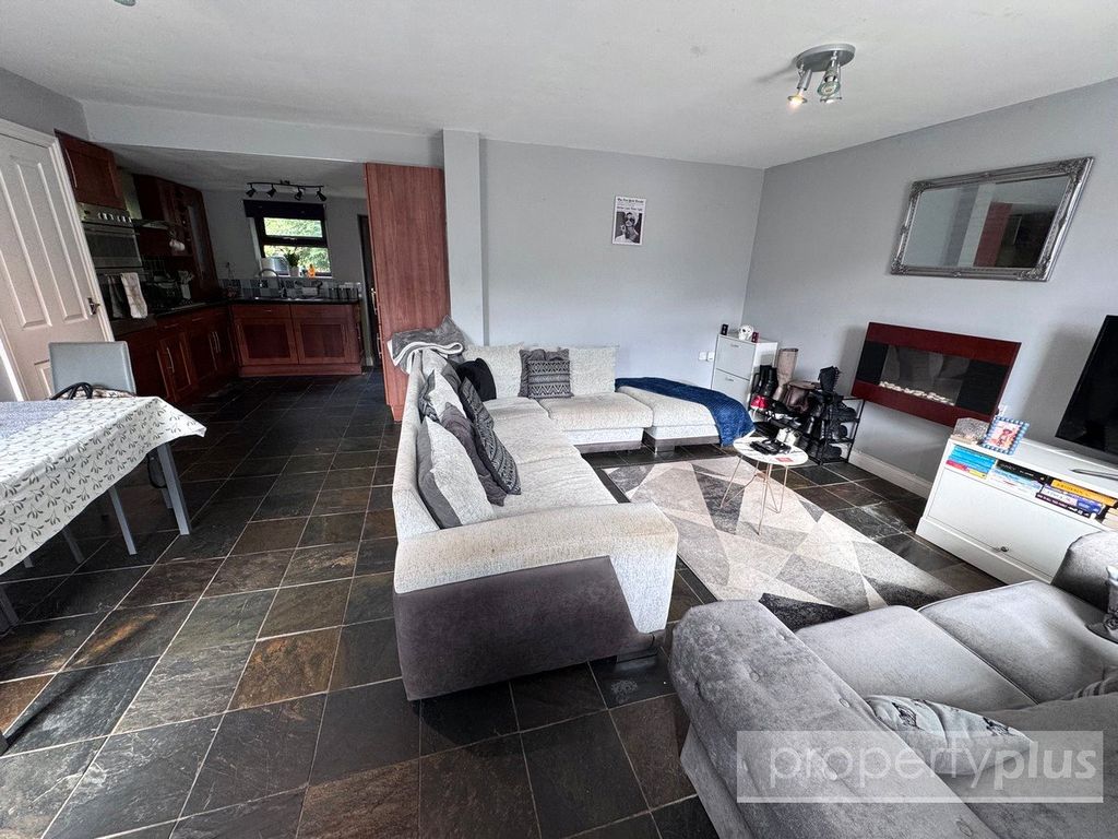 Property photo 3 of 10 Picture No. 09