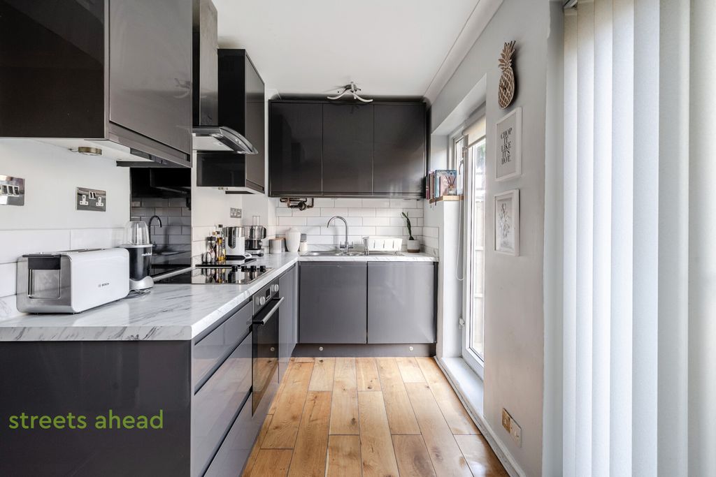 Property photo 3 of 14 Dbee2440-A0Be-4B2...