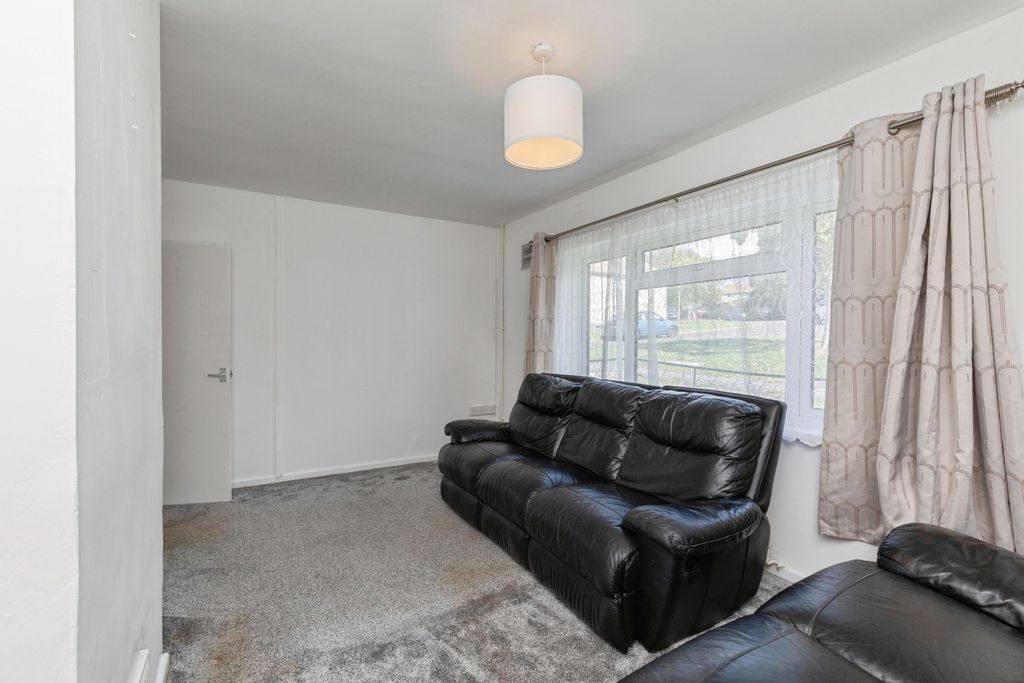 Property photo 3 of 10 Pbox-Img.Jpg