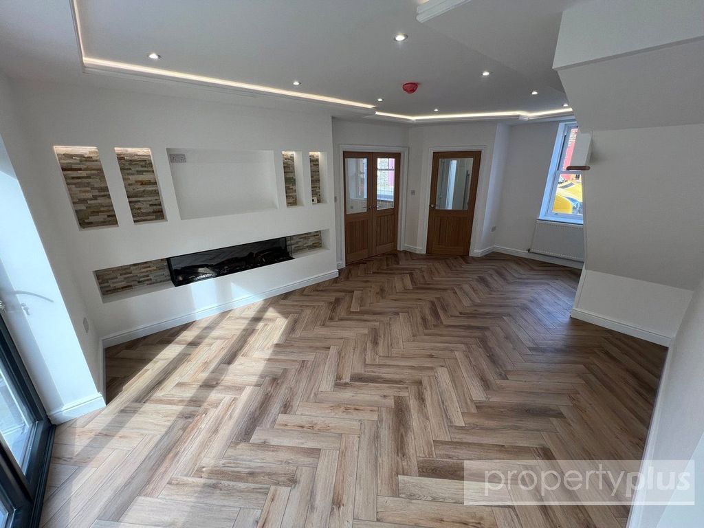 Property photo 2 of 27 Picture No. 16