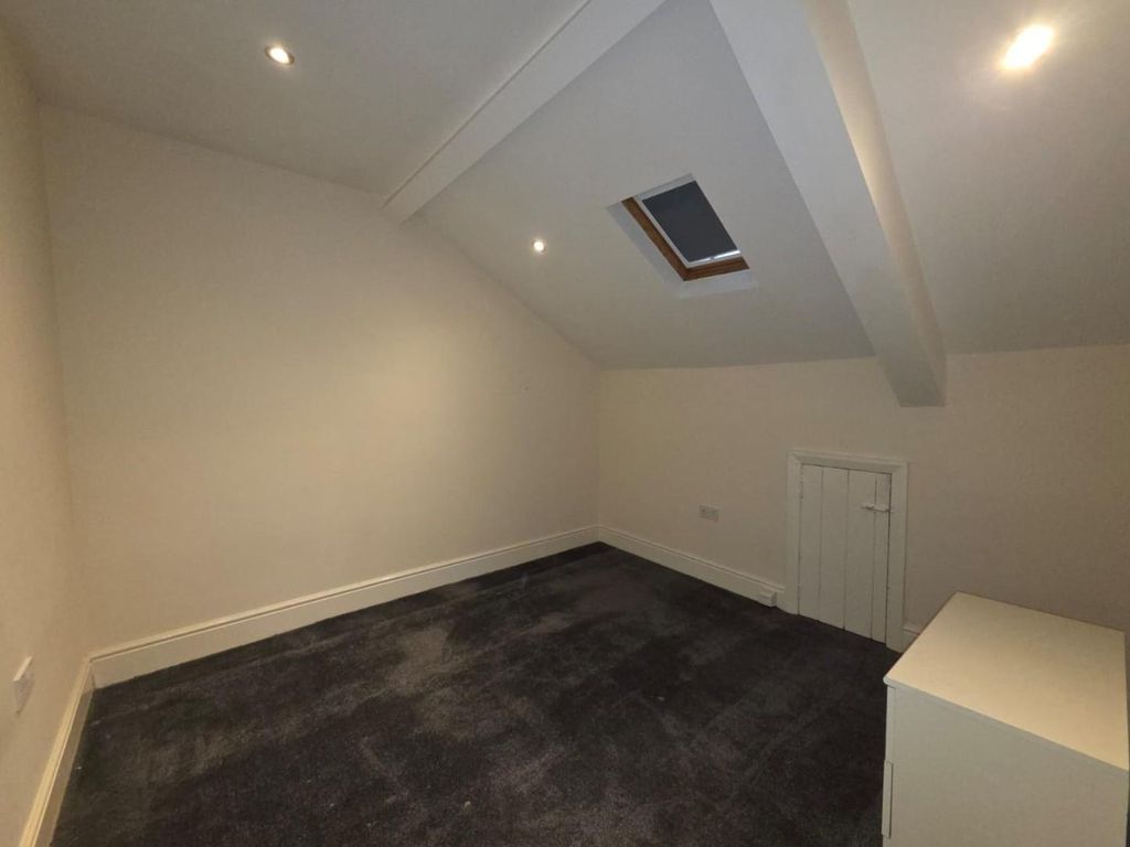 Property photo 3 of 5 Bedroom .Jpg