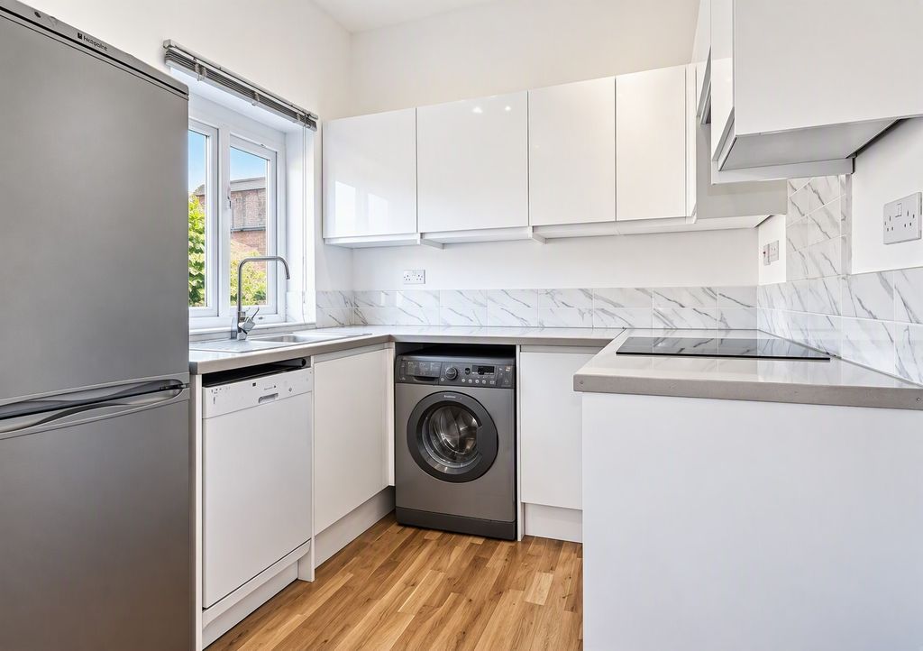 Property photo 3 of 7 Kitchen