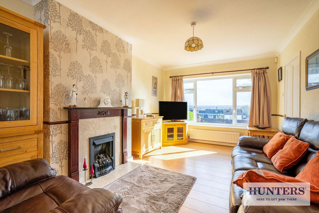 Property photo 3 of 20 Living Room