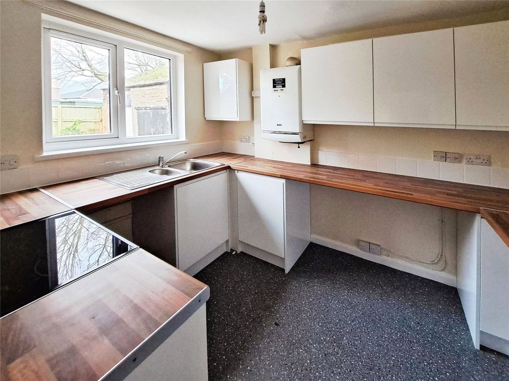 Property photo 2 of 11 Kitchen